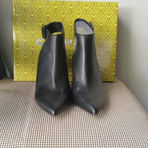 Gianni Bini 'Deene' Black Slingback Shoes - Picture 5 of 8